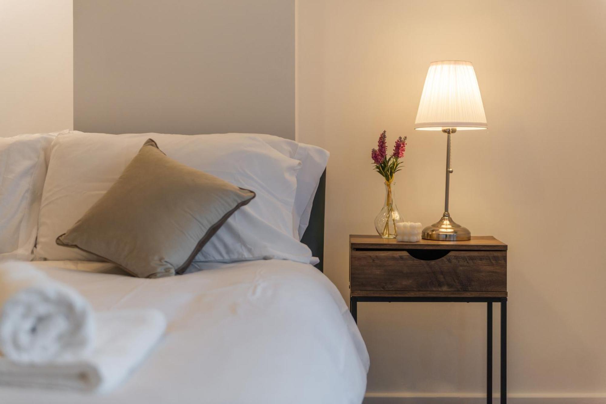A Golden Haven Retreat In London Apartment Exterior photo